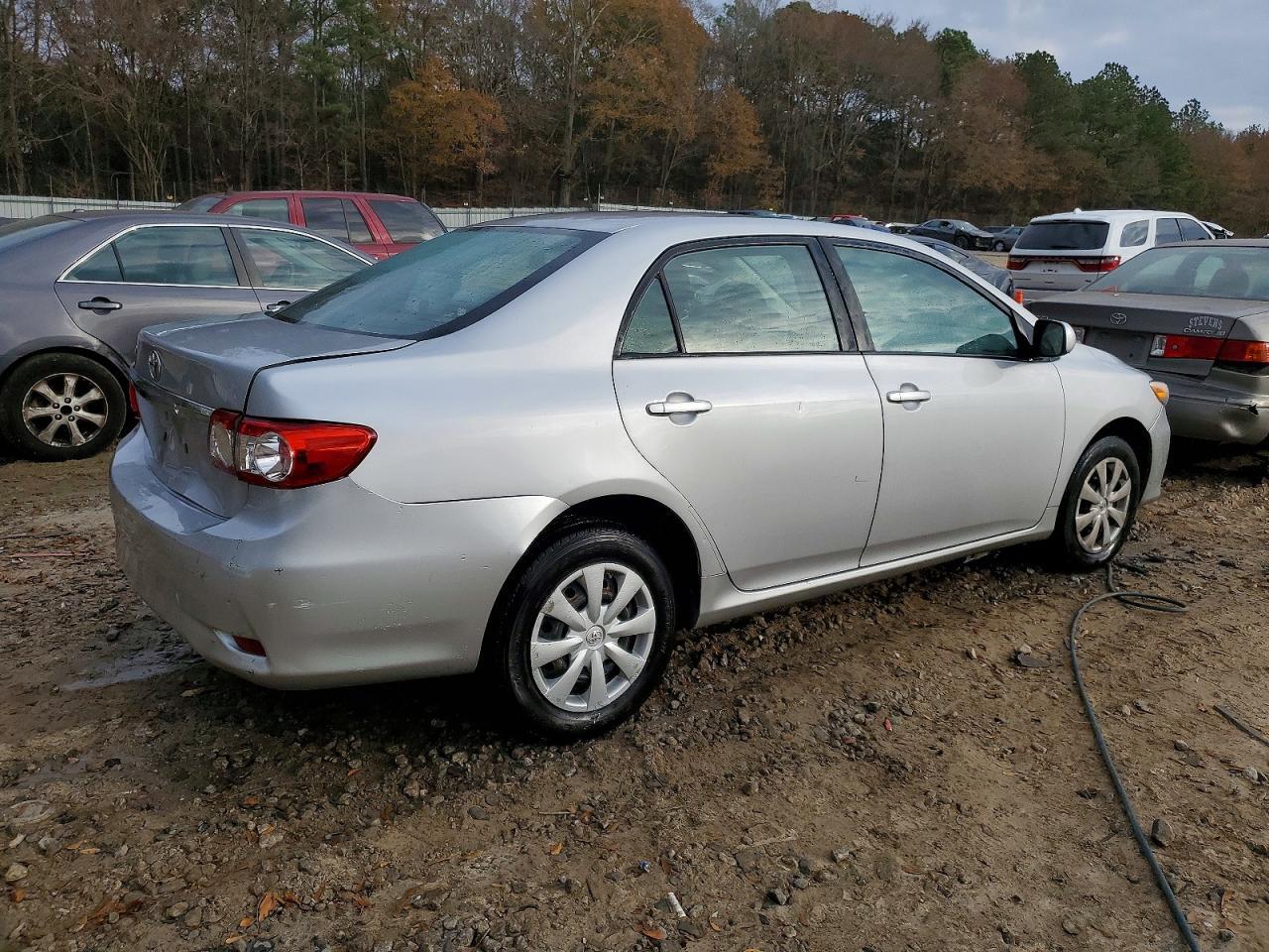 2011 Toyota Corolla Base - Фото 3