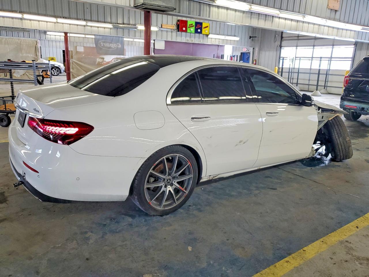 2021 Mercedes-Benz E 350 4Matic - Фото 3