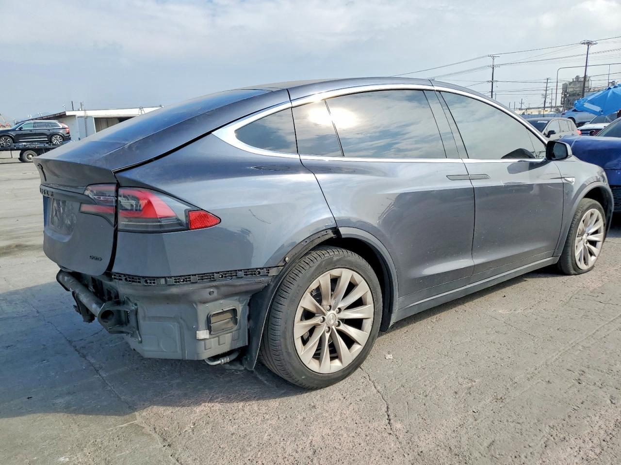 2016 Tesla Model X - Фото 3