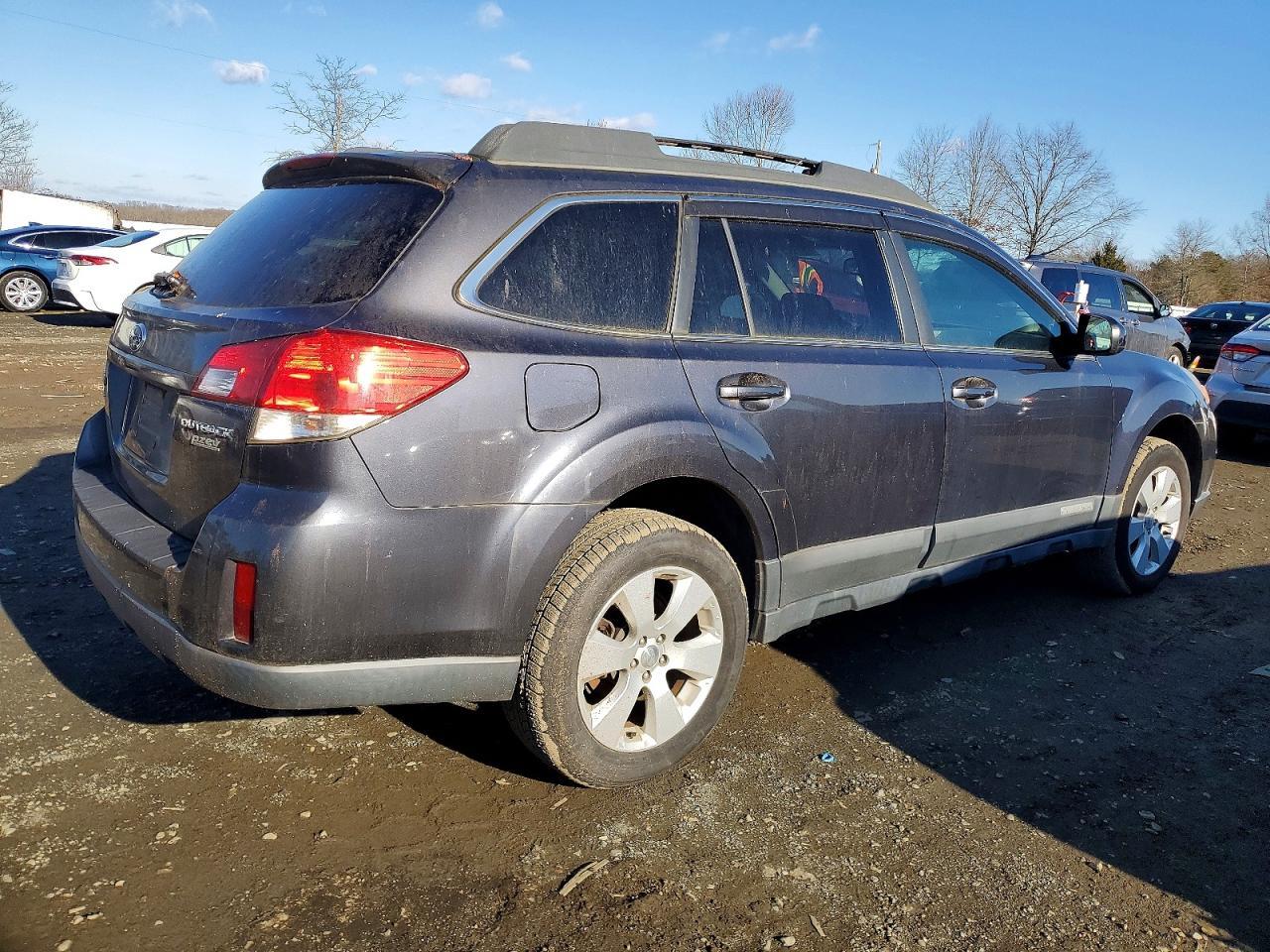 2010 Subaru Outback - Image 3