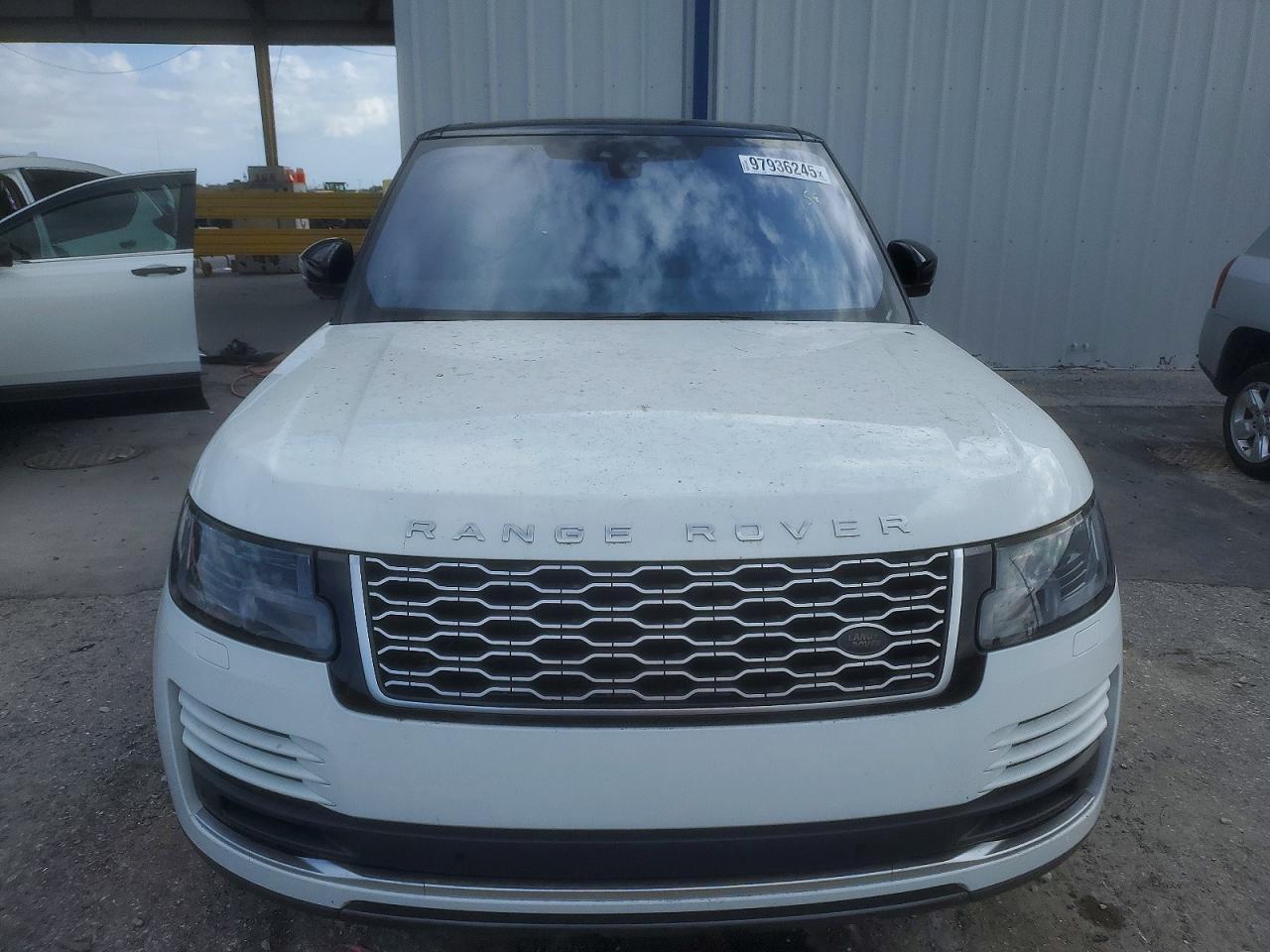 2018 Land Rover Range Rover Supercharged - Image 5