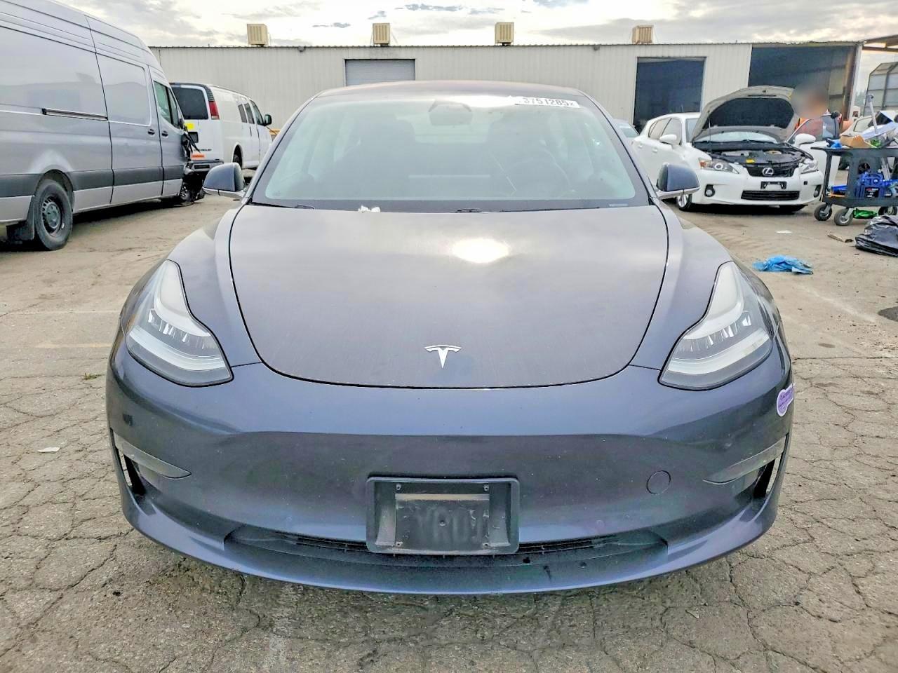 2018 Tesla Model 3 - Фото 5