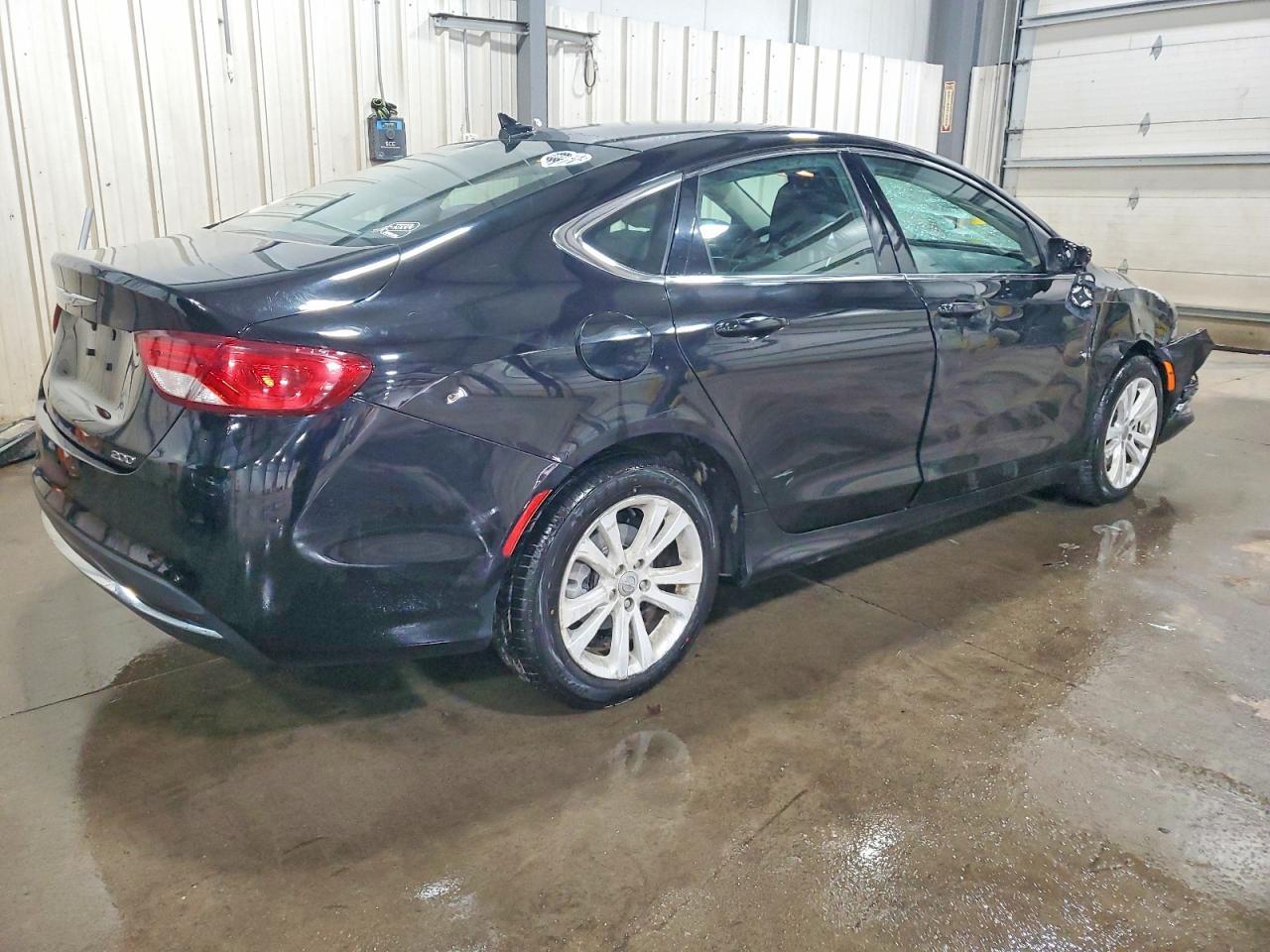 2015 Chrysler 200 Limited - Фото 3