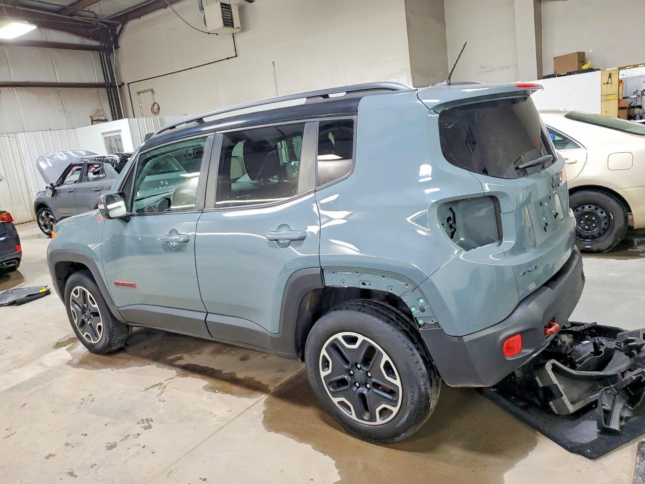 2016 Jeep Renegade Trailhawk - Фото 2