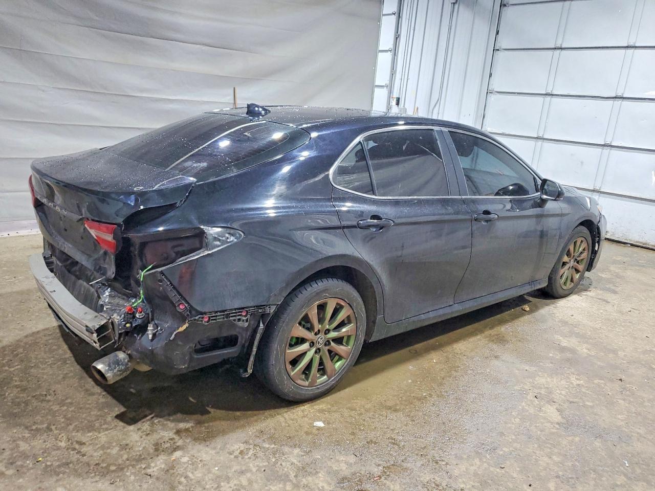 2020 Toyota Camry Le - Image 3