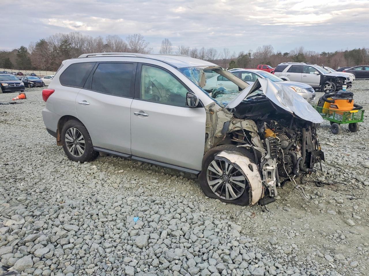 2019 Nissan Pathfinder S - Фото 4