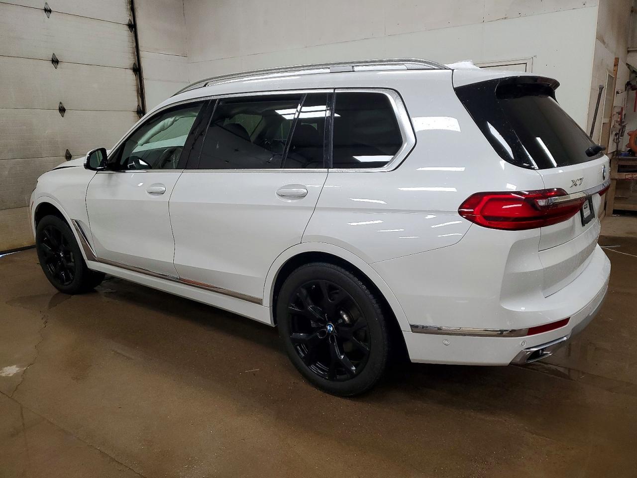 2022 BMW X7 xDrive40I - Фото 2