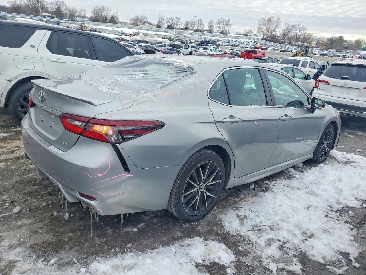 2022 Toyota Camry Se - Фото 3
