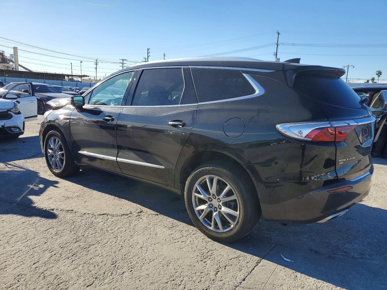 2022 Buick Enclave Premium - Фото 2