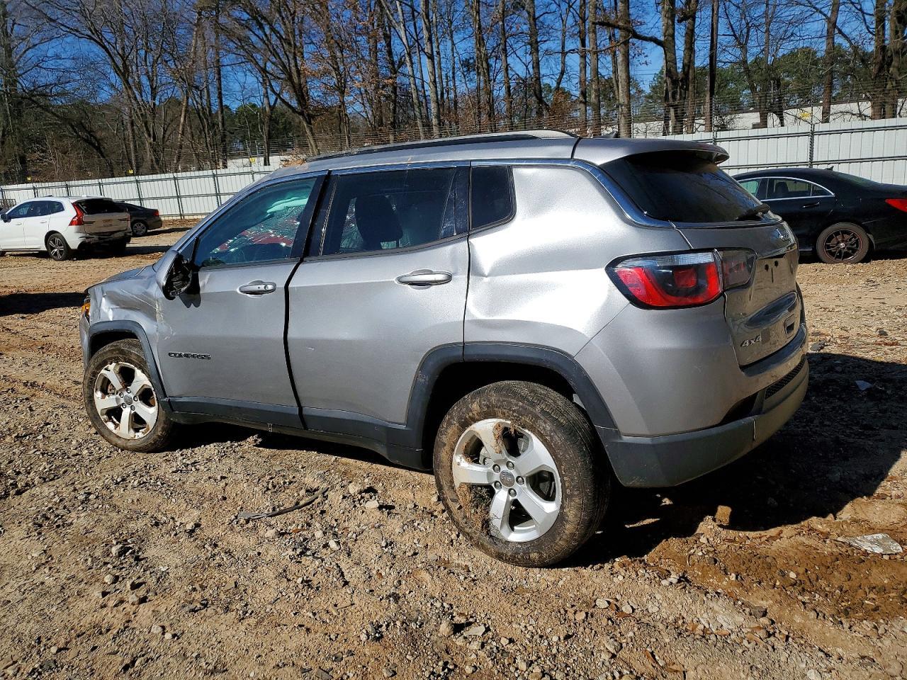 2020 Jeep Compass Latitude - Фото 2