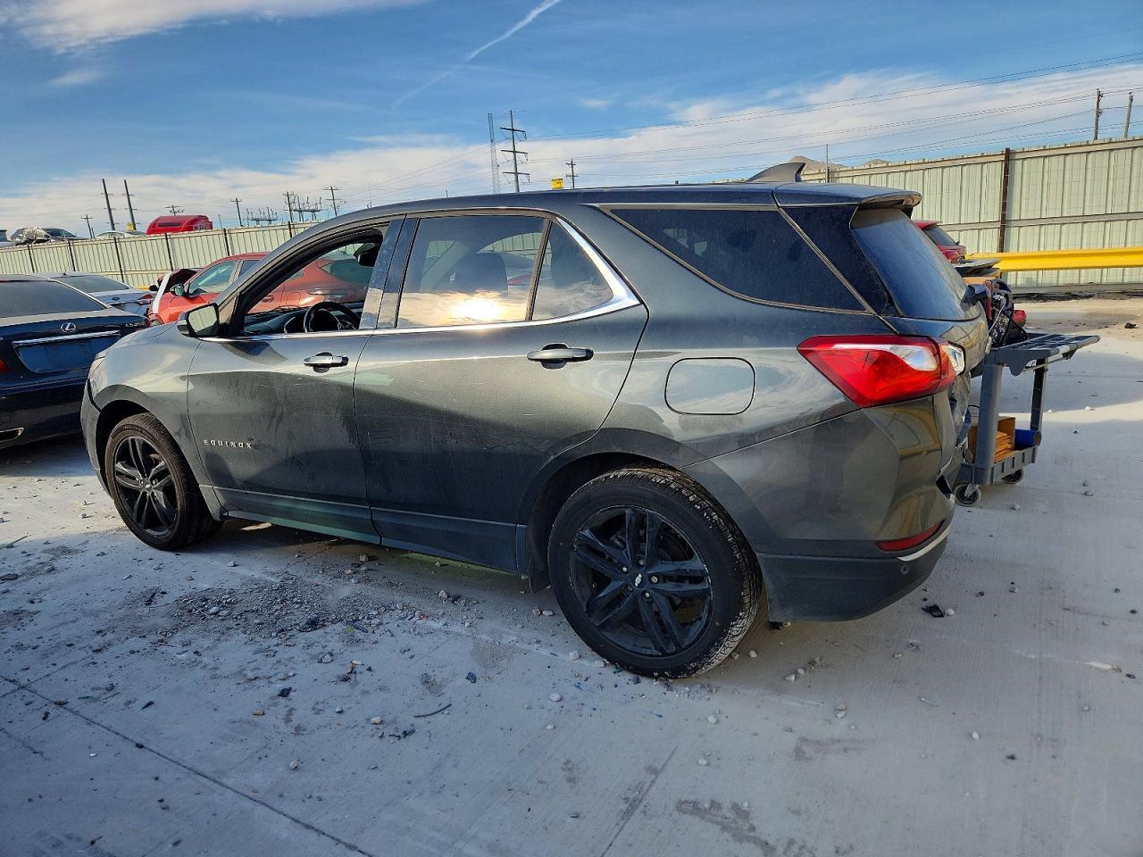 2020 Chevrolet Equinox Lt - Image 2