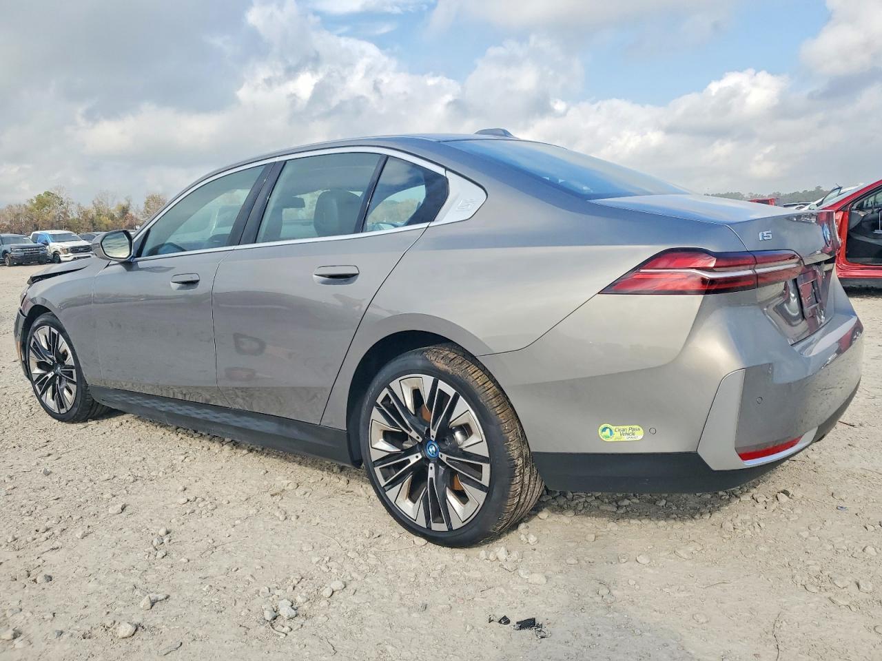 2025 BMW I5 xDrive 40 - Image 2