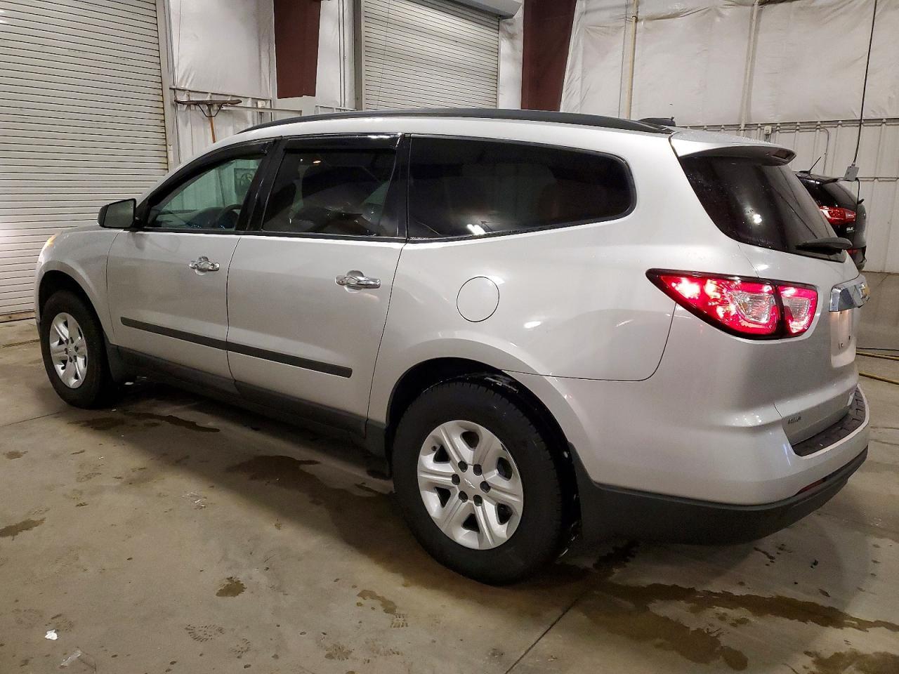 2016 Chevrolet Traverse Ls - Фото 2