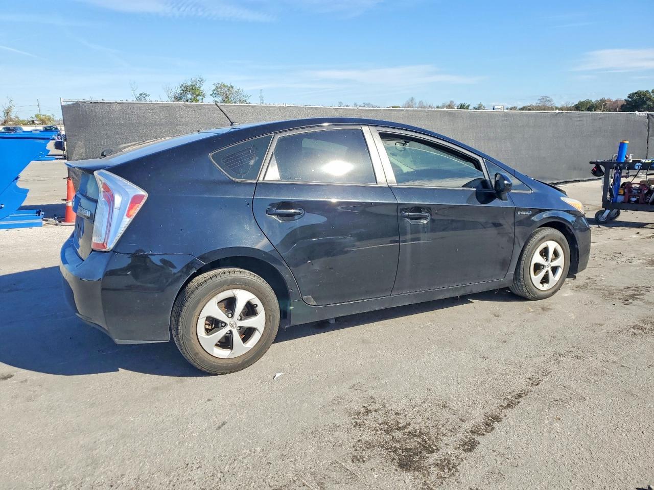2014 Toyota Prius Two - Фото 3