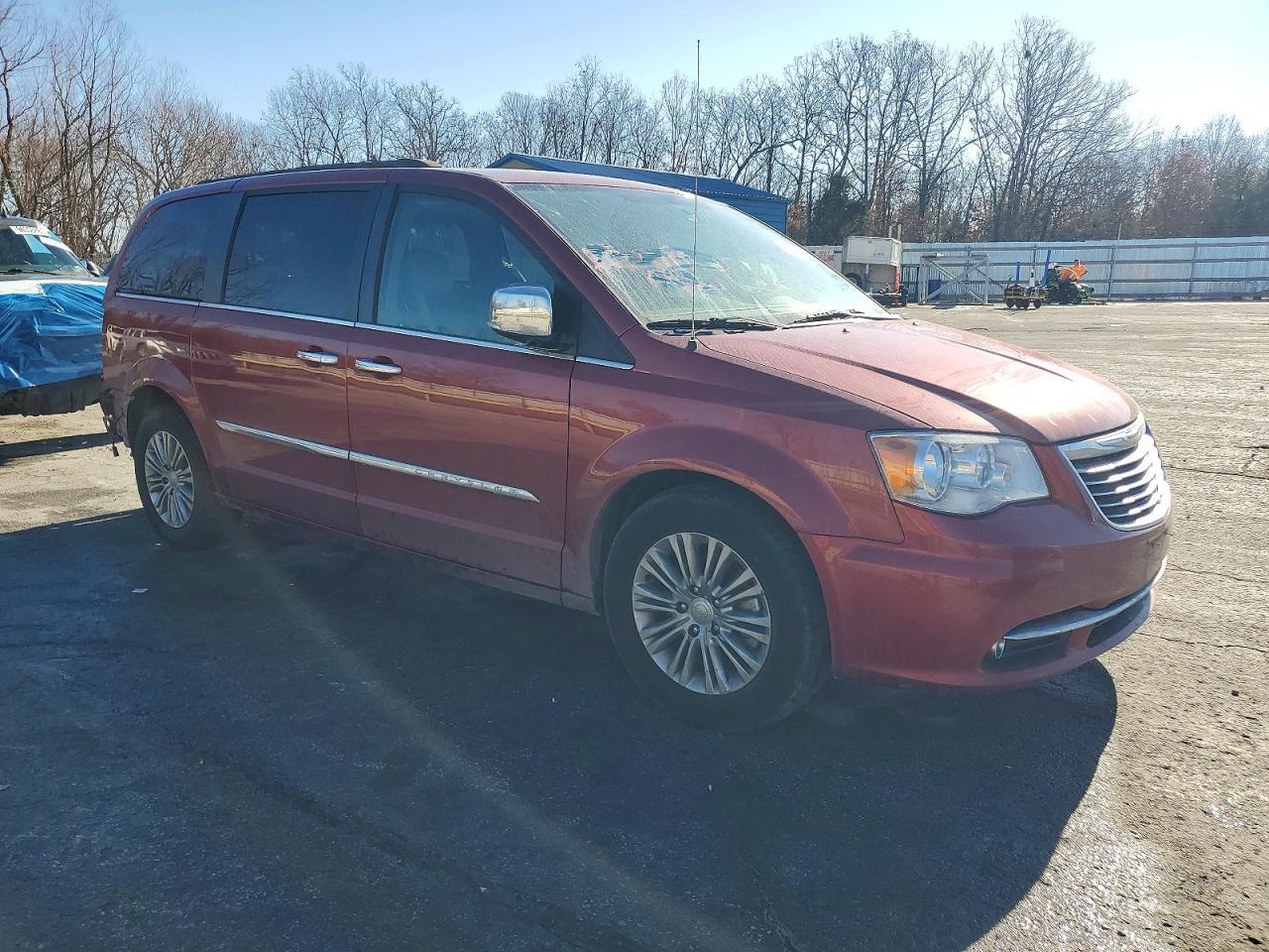 2016 Chrysler Town & Country Touring L - Фото 4