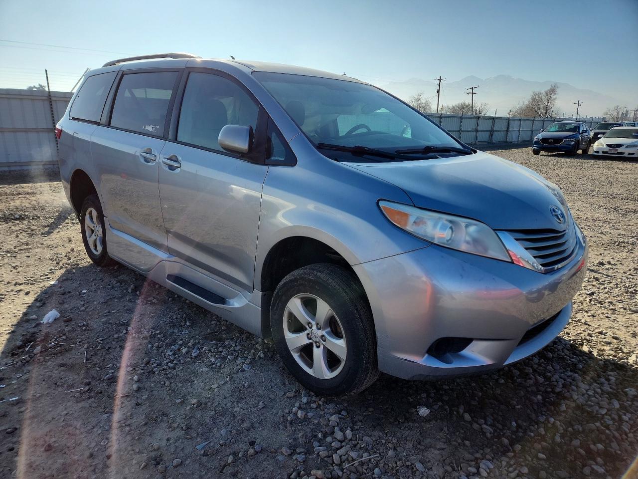 2015 Toyota Sienna Le 8-Passenger - Фото 4