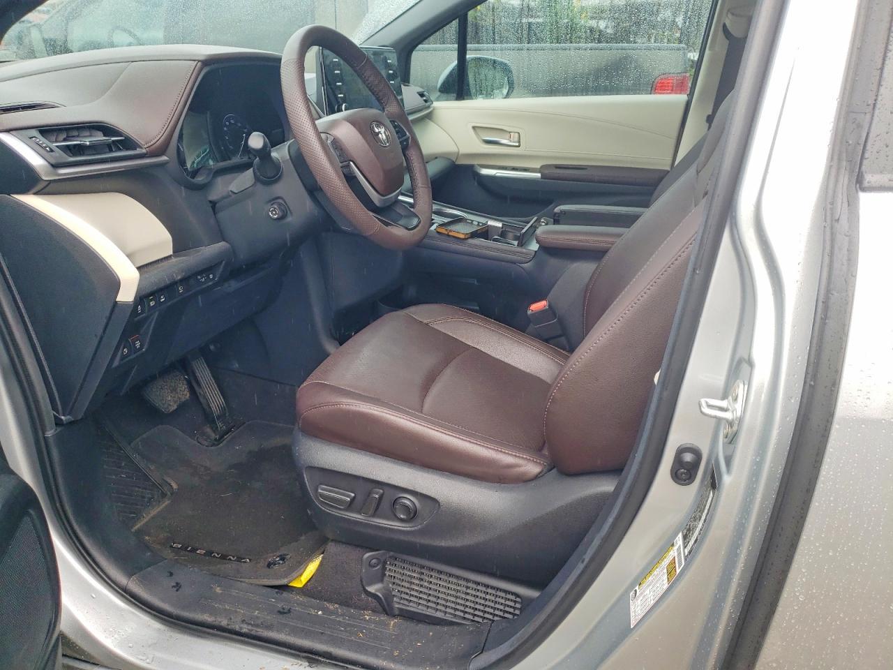 2023 Toyota Sienna Limited - Image 7