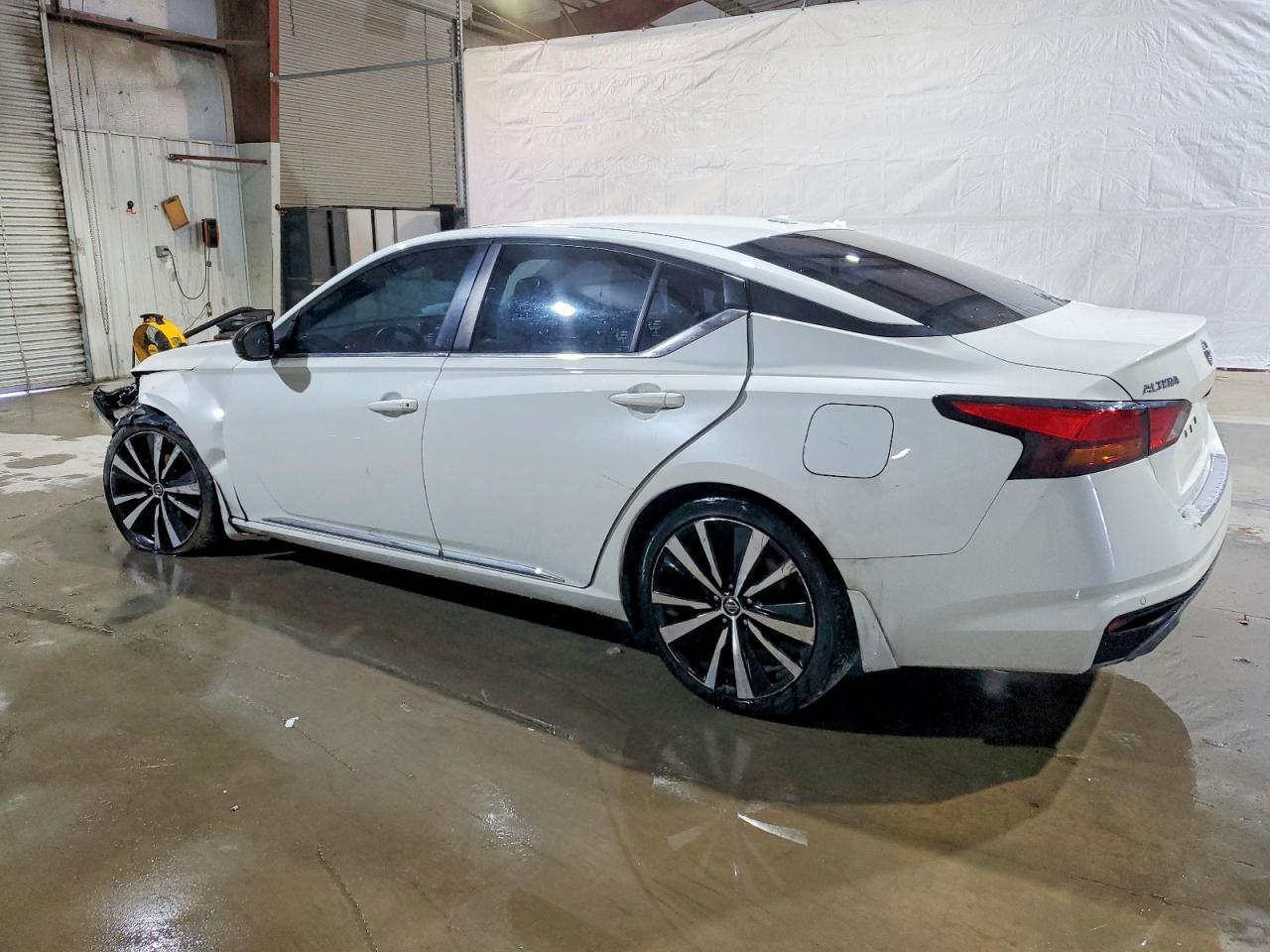 2021 Nissan Altima Sr - Фото 2