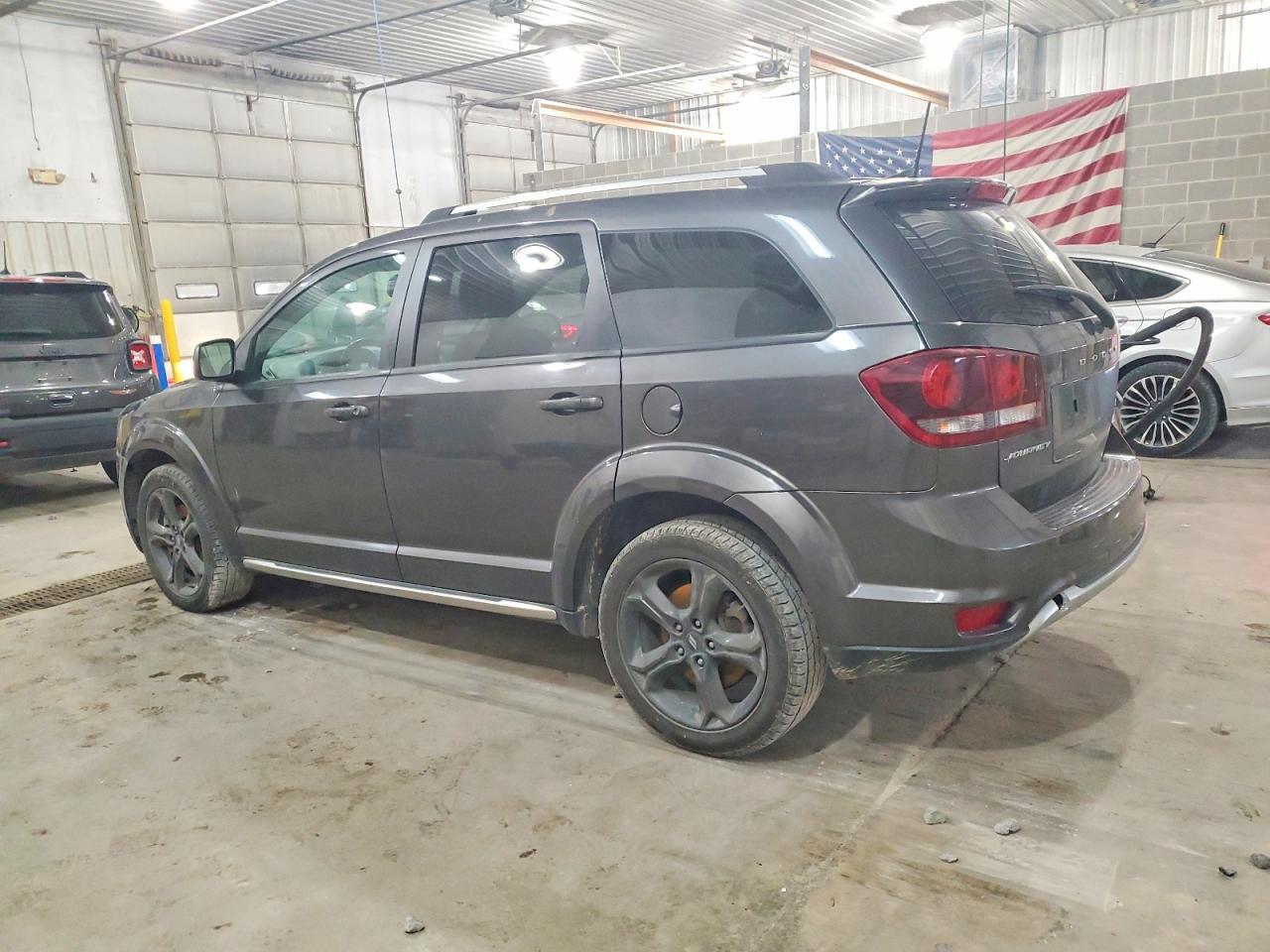 2020 Dodge Journey Crossroad - Image 2