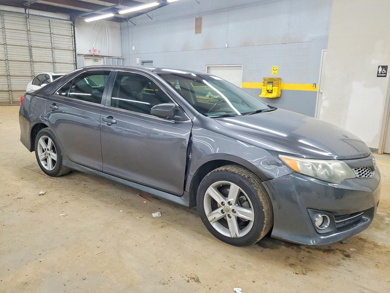 2013 Toyota Camry L - Фото 4