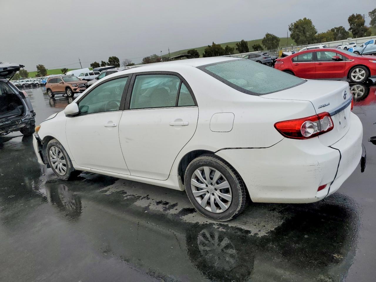 2013 Toyota Corolla Base - Фото 2