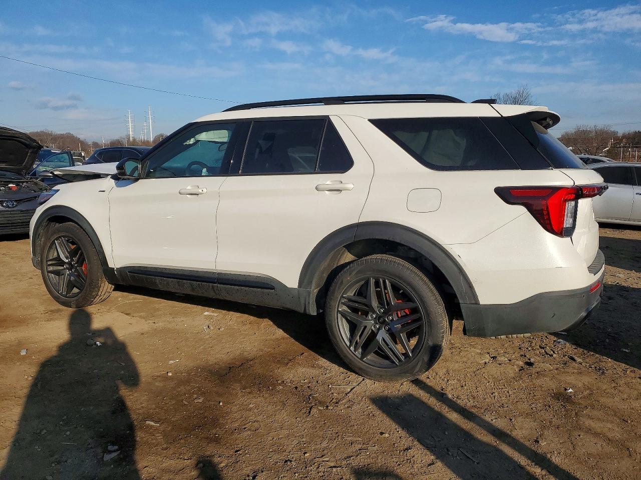 2025 Ford Explorer St-Line - Image 2