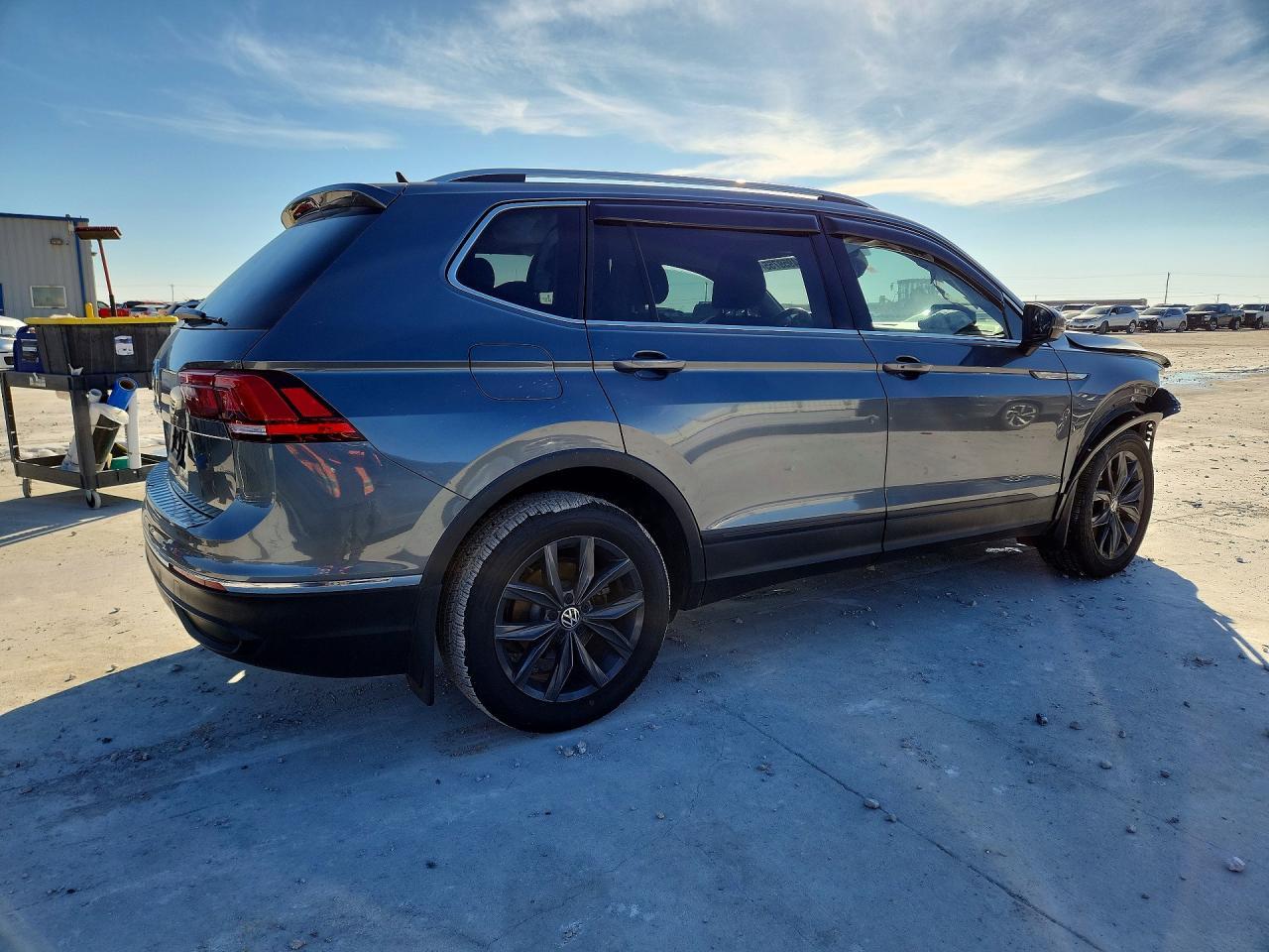 2022 Volkswagen Tiguan - Image 3