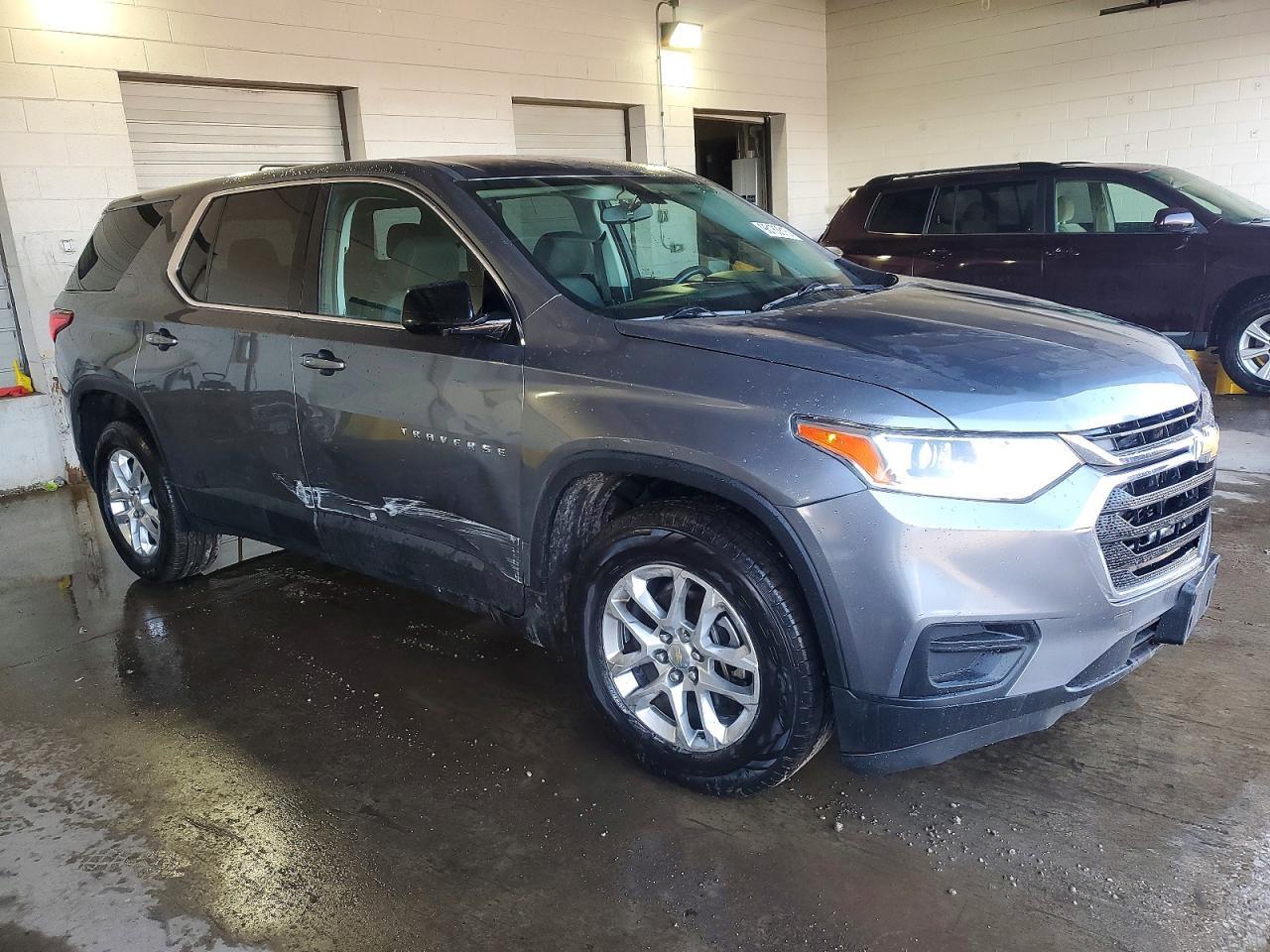 2019 Chevrolet Traverse Ls - Фото 4