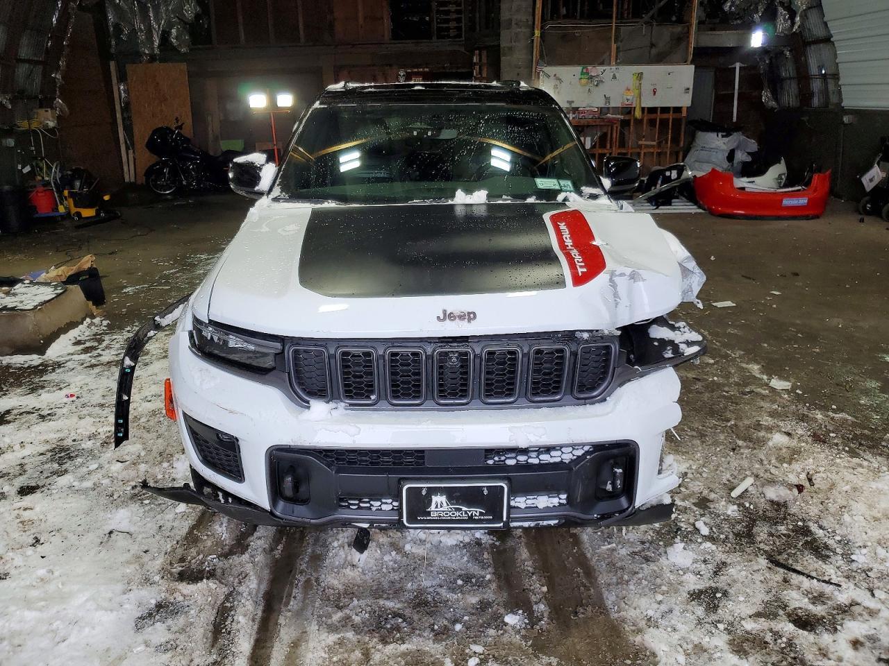 2022 Jeep Grand Cherokee Trailhawk - Image 5