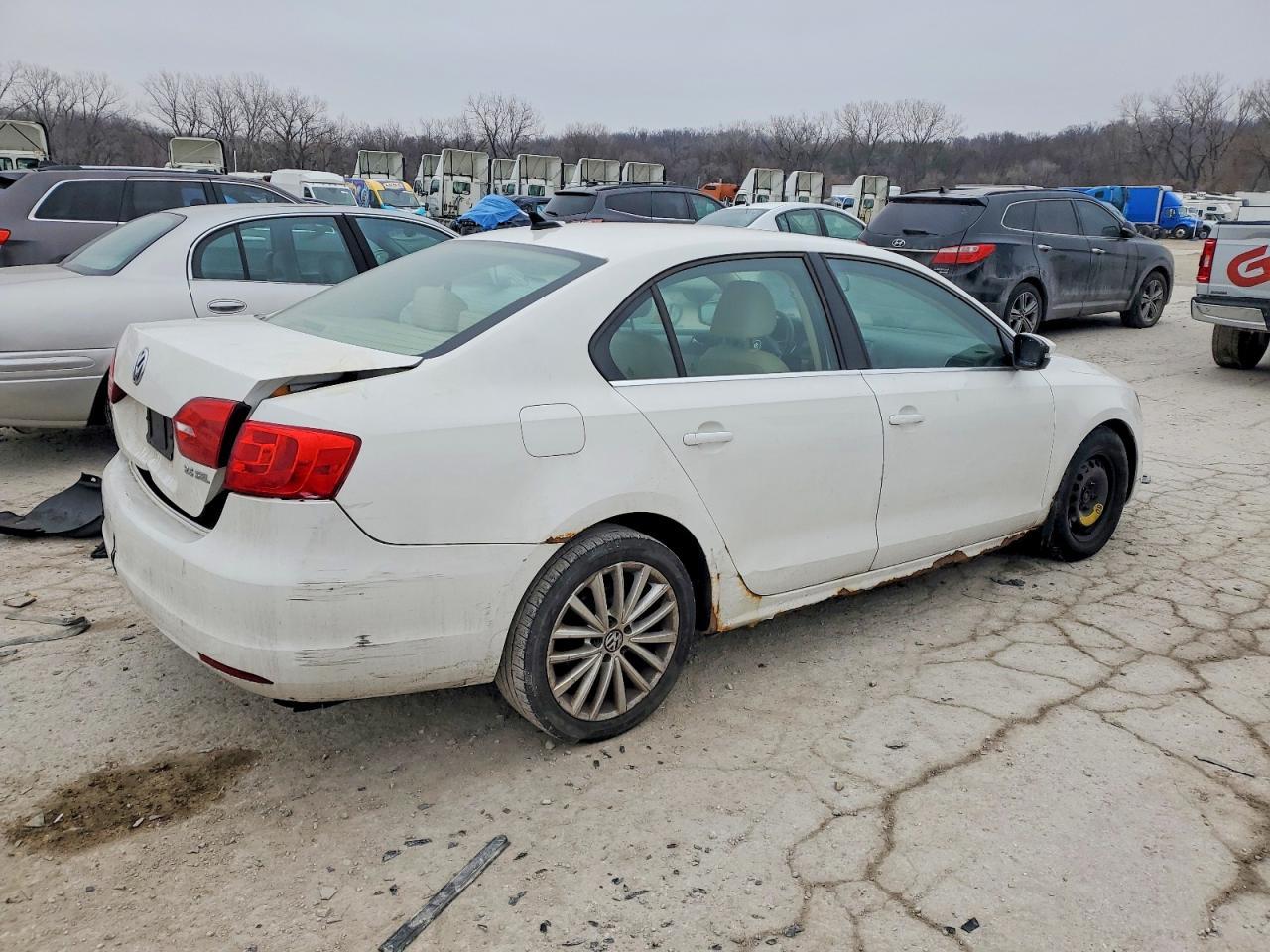 2011 Volkswagen Jetta - Image 3