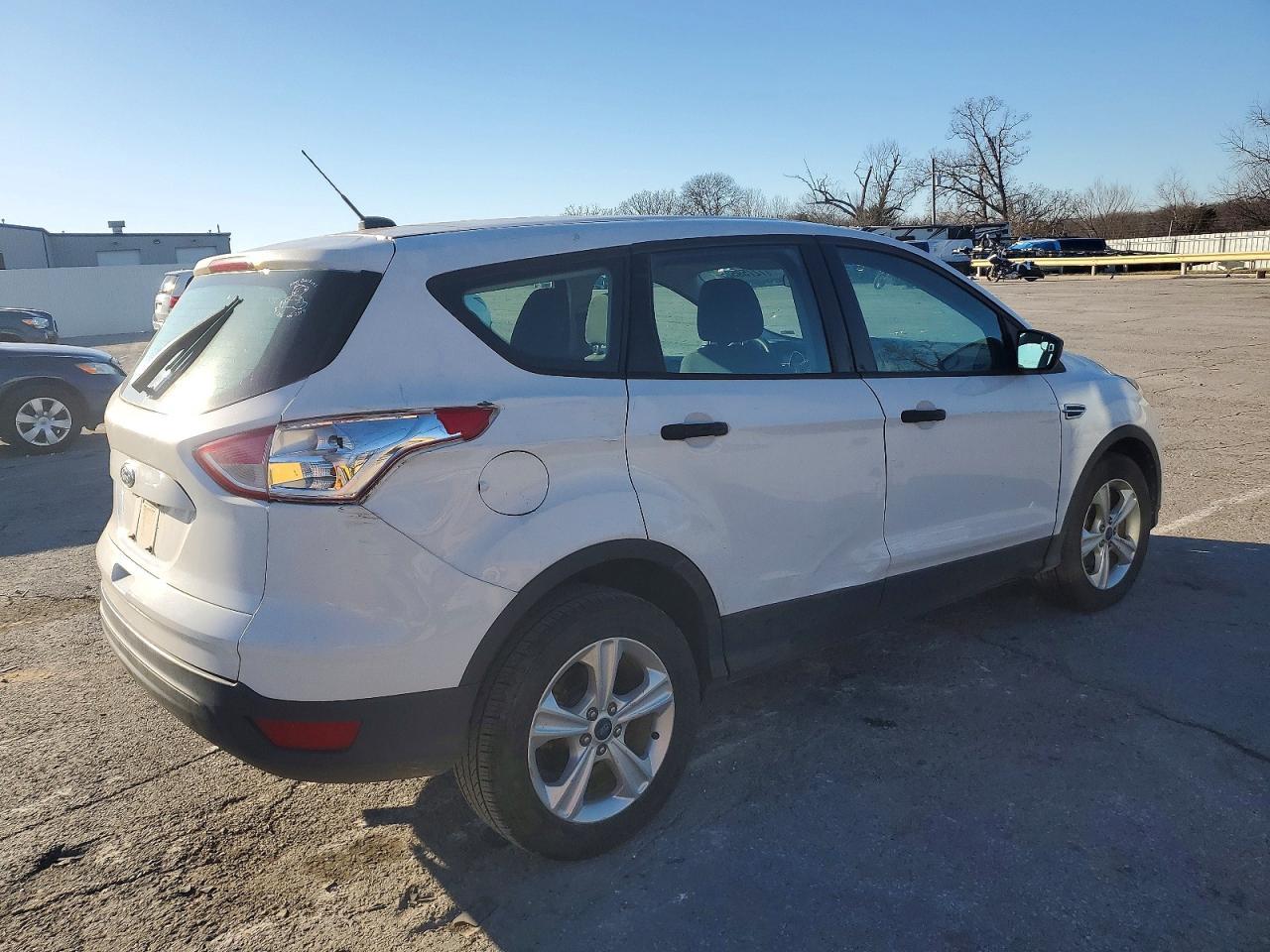 2016 Ford Escape S - Фото 3