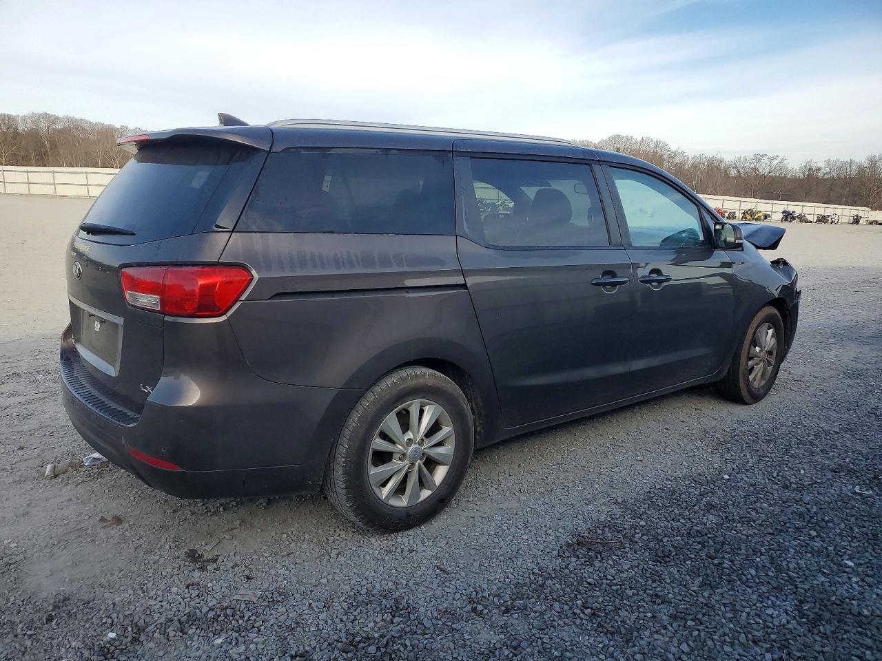 2017 Kia Sedona Lx - Фото 3