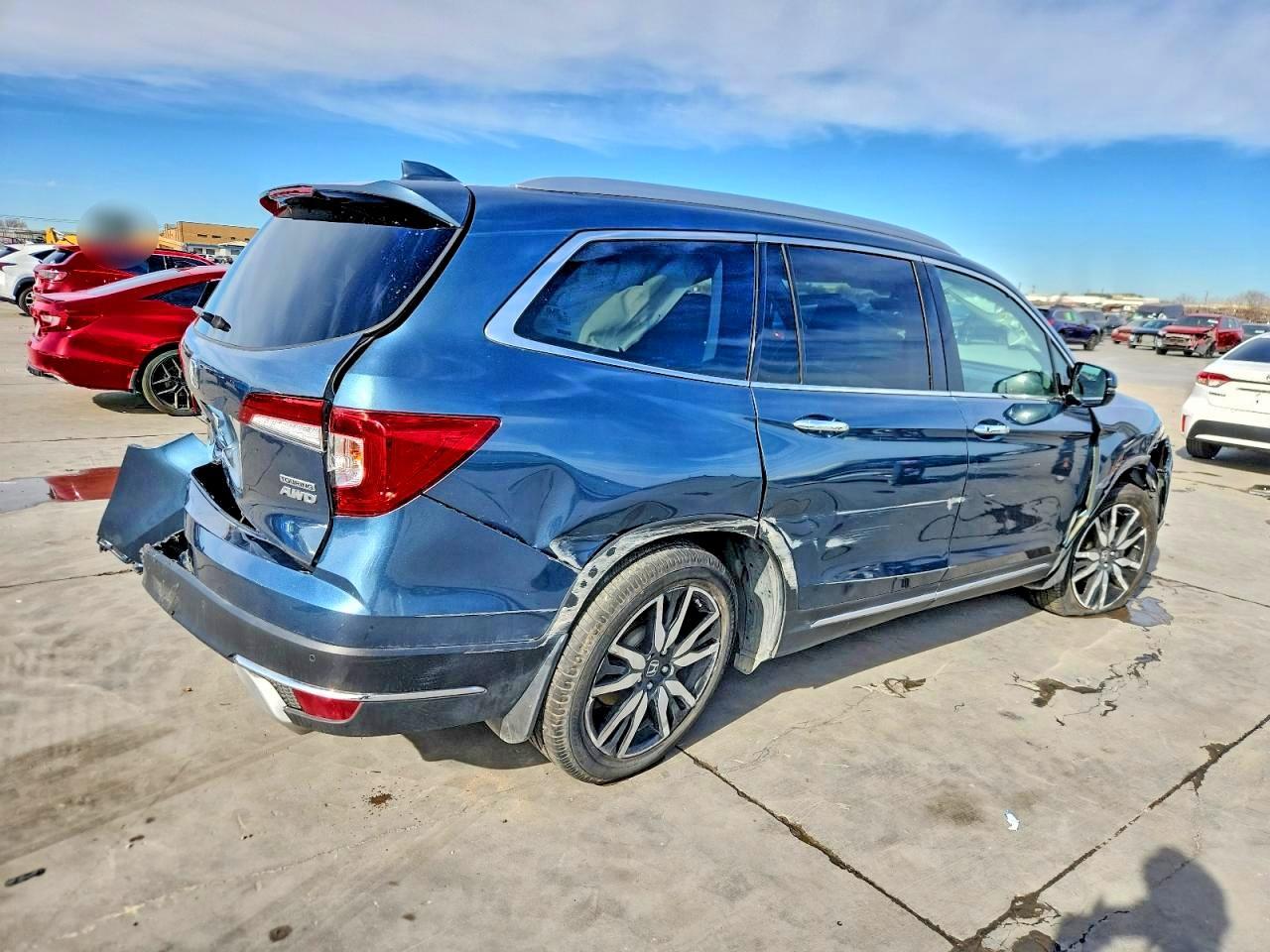 2022 Honda Pilot Touring - Image 3