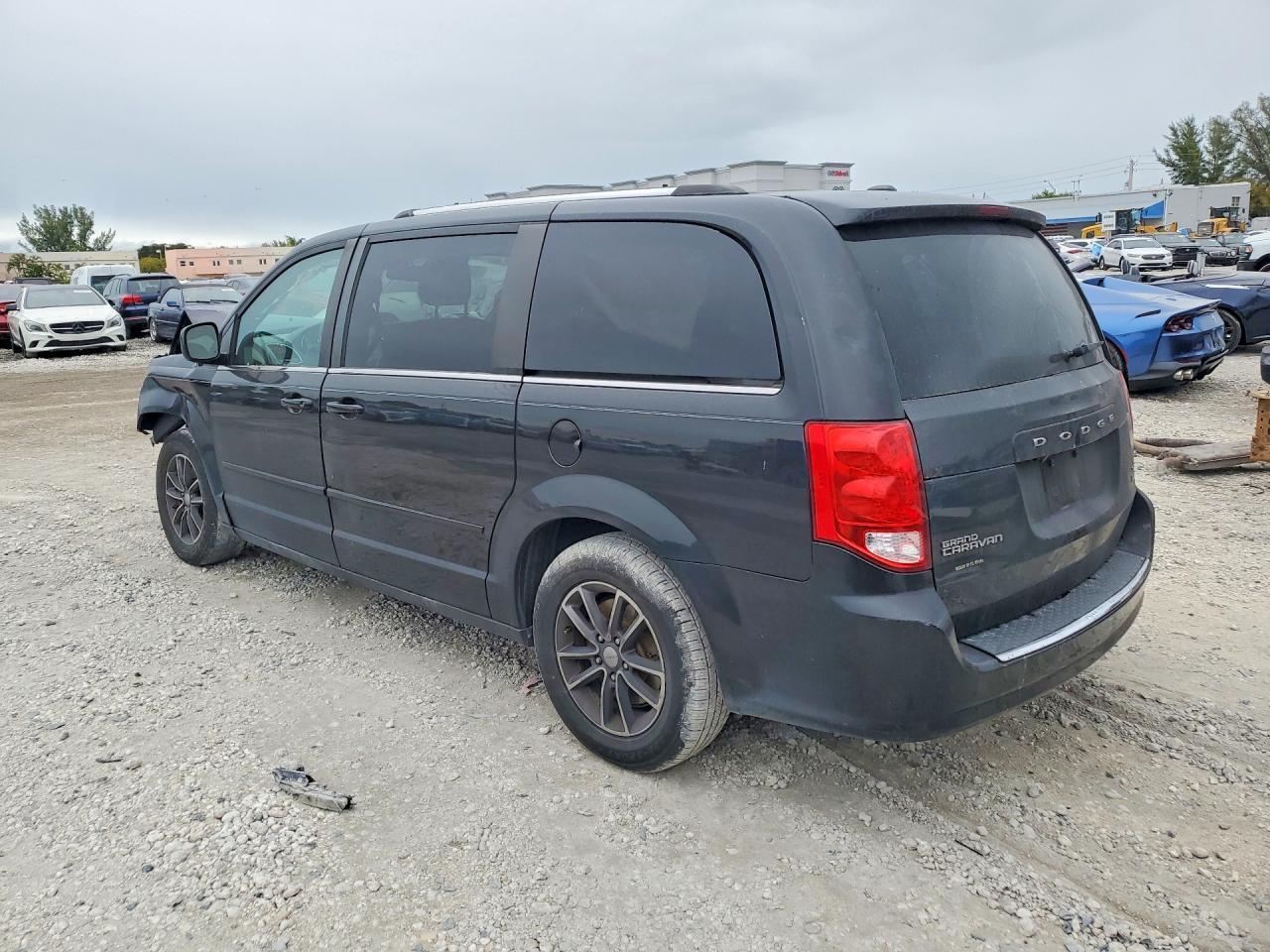 2017 Dodge Grand Caravan Sxt - Фото 2