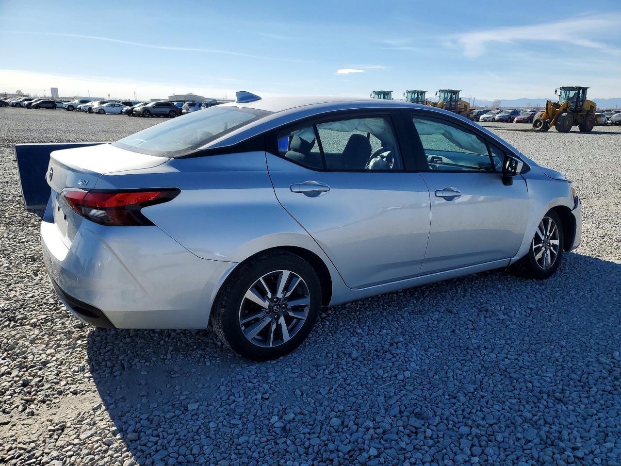 2023 Nissan Versa Sv - Image 3