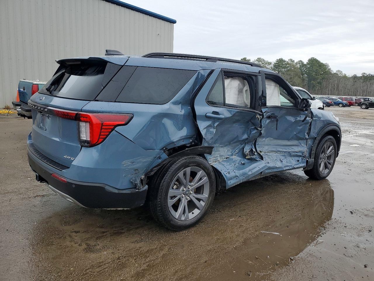 2025 Ford Explorer Active - Фото 3