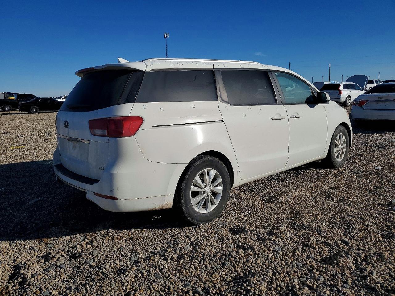 2017 Kia Sedona Lx - Фото 3