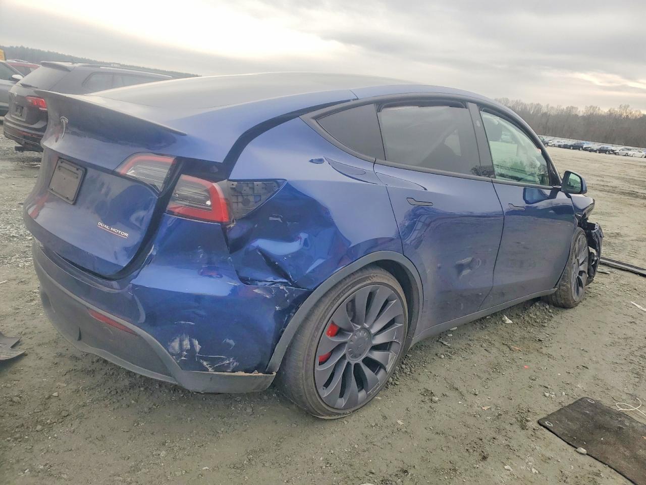 2024 Tesla Model Y - Фото 3