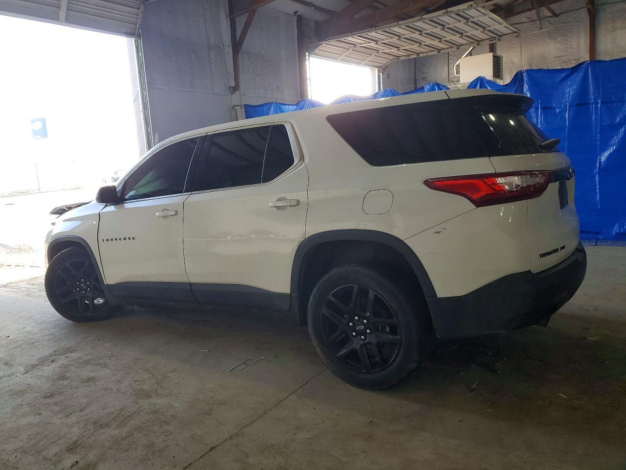2020 Chevrolet Traverse Ls - Фото 2