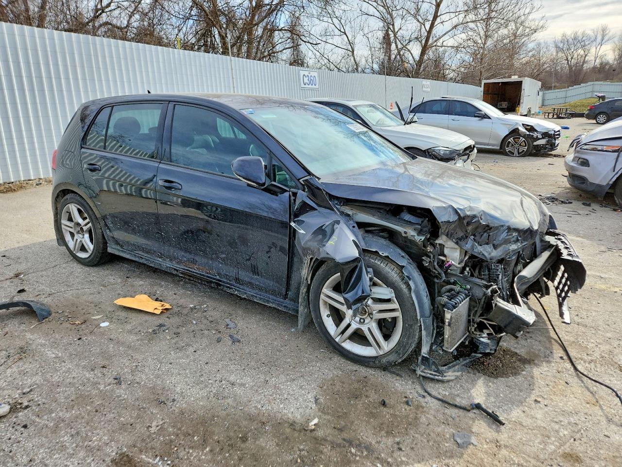 2017 Volkswagen Golf R - Image 4