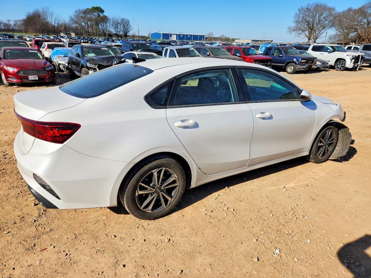 2024 Kia Forte Lx - Фото 3