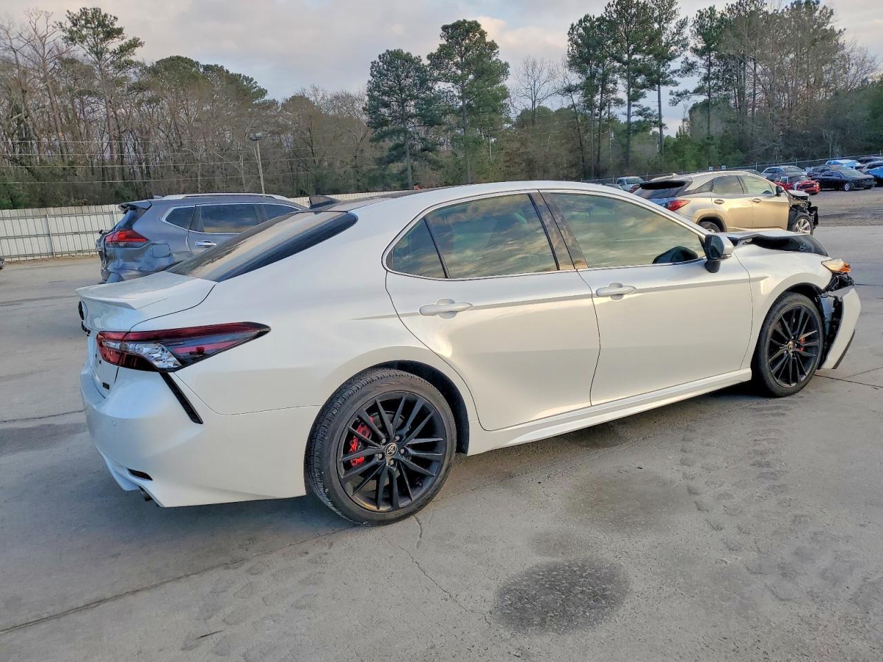 2022 Toyota Camry Xse - Фото 3