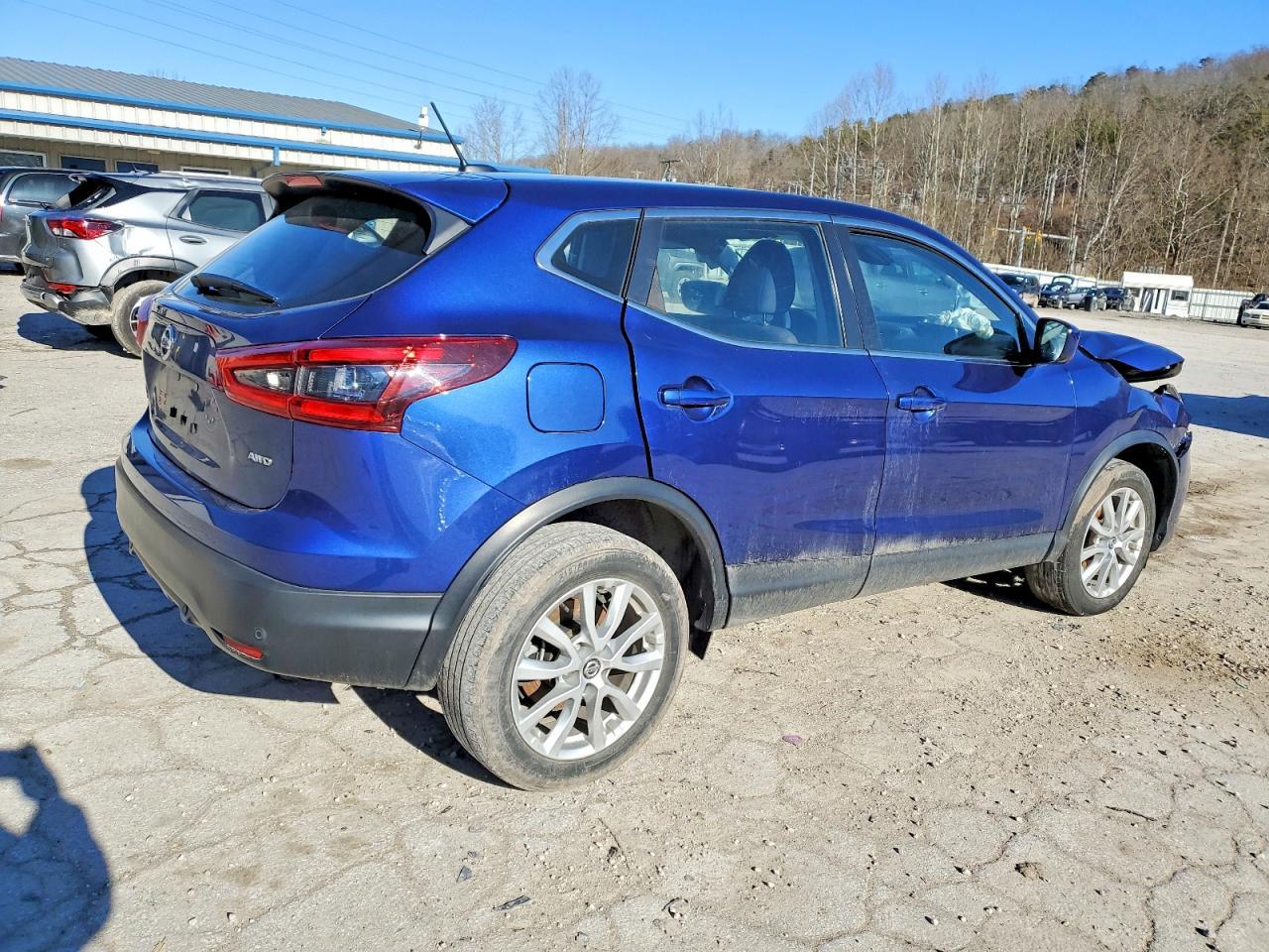 2021 Nissan Rogue Sport S - Фото 3