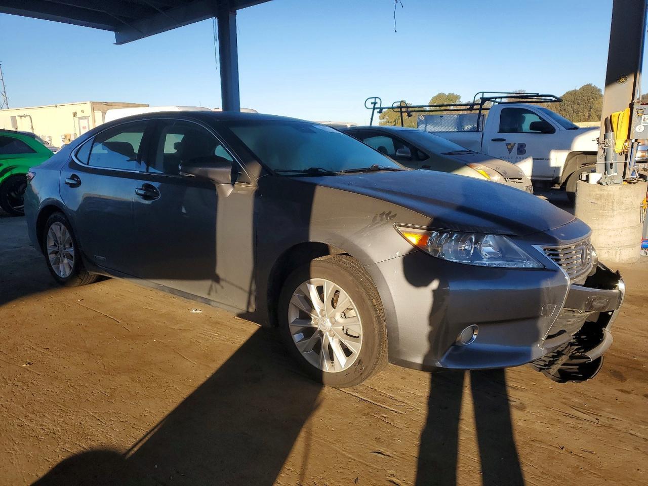 2014 Lexus Es 300H - Фото 4