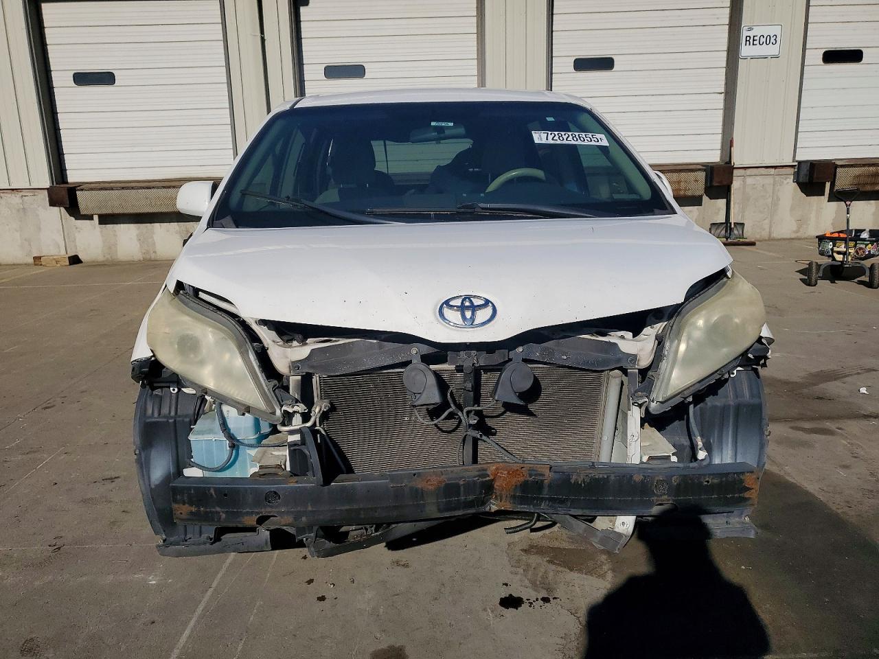 2011 Toyota Sienna - Фото 5