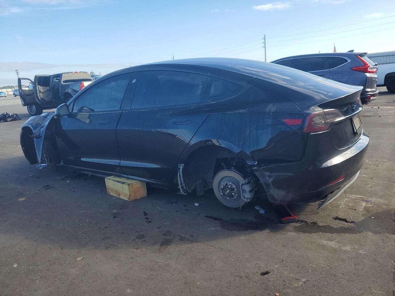 2019 Tesla Model 3 - Image 2