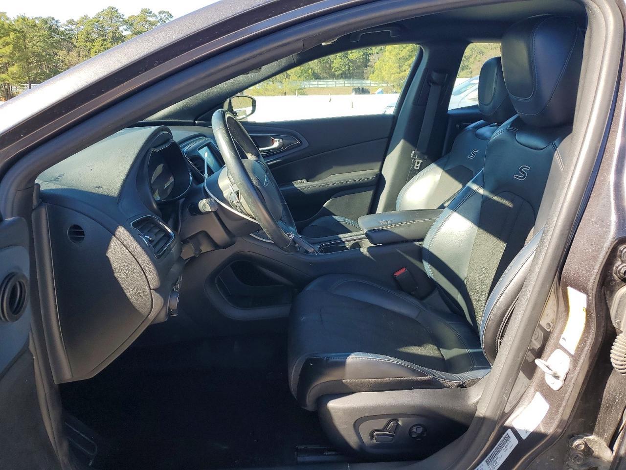2016 Chrysler 200 S - Image 7