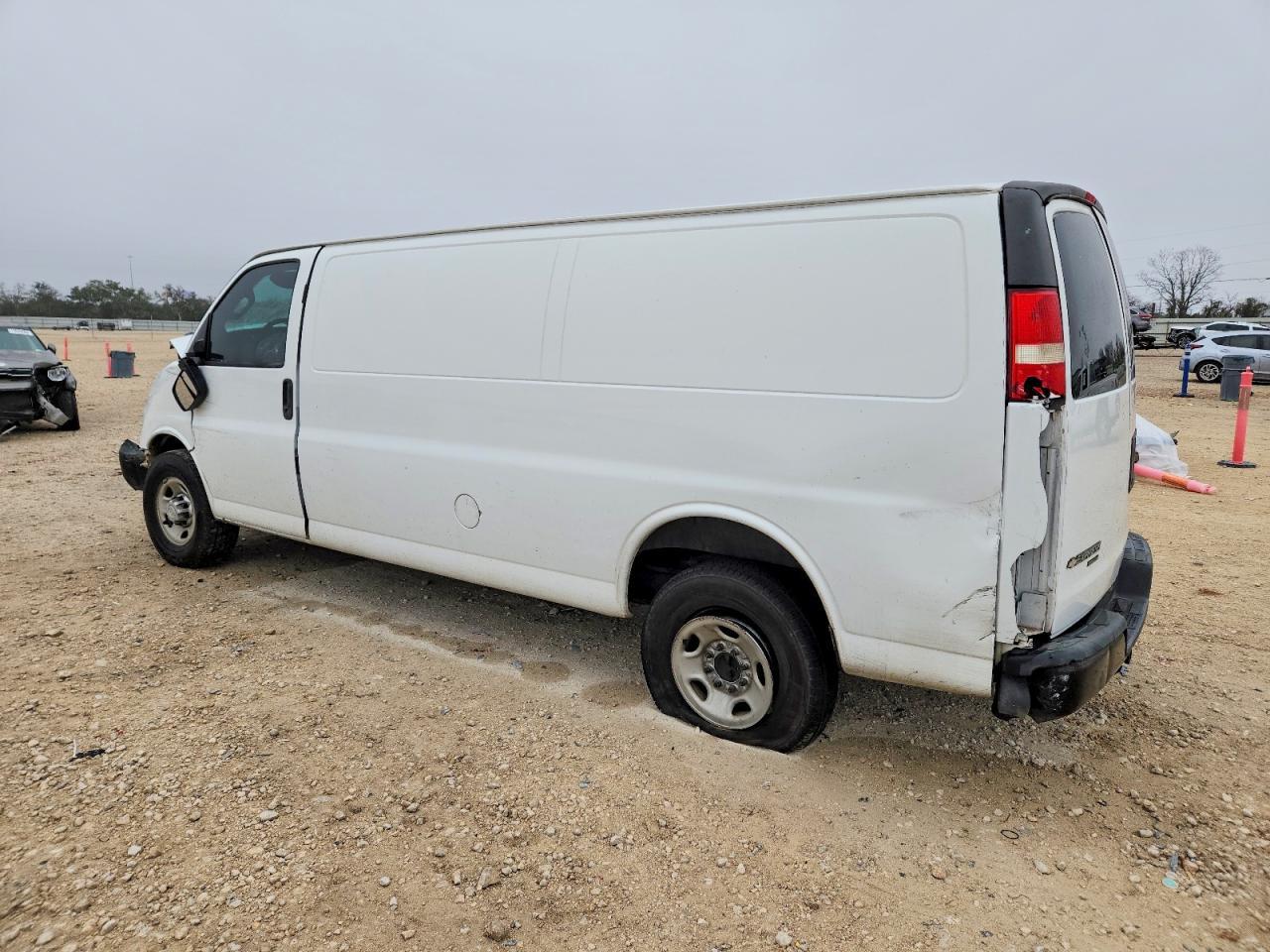 2016 Chevrolet Express G2500 Utility / Service Van - Фото 2
