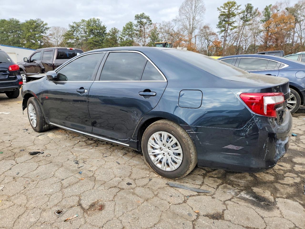 2014 Toyota Camry - Фото 2