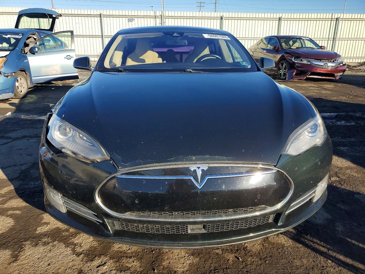 2014 Tesla Model S - Image 5